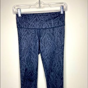 Cropped Navy leaf patterned Lululemon Leggings